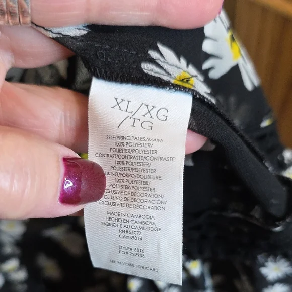 Chic Black and White Floral Long Sleeve Dress - Picture 7 of 7